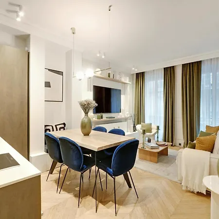 Sunset Baron Apartment *
